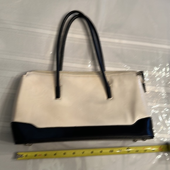 Vintage Black & white shiny pocketbook - Picture 2 of 11